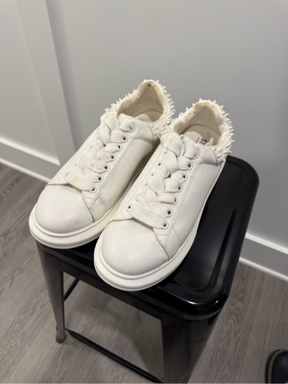 Steve Madden White Low-Top Spike-Trim Sneakers
